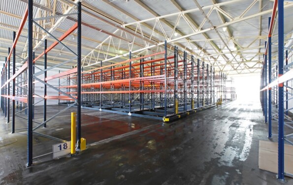 Mobile roller shelving