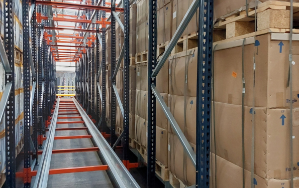 Semi-automated vs fully automated warehouses: which is right for you?