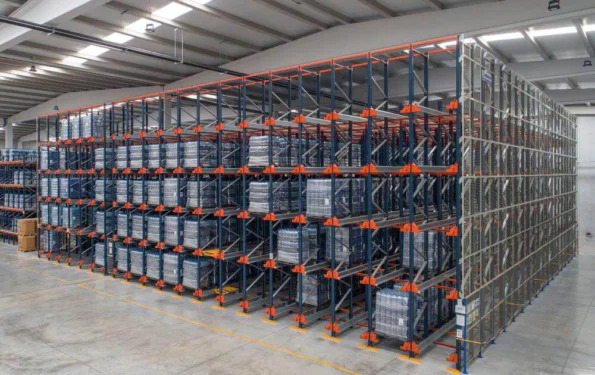 Pallet shuttle system